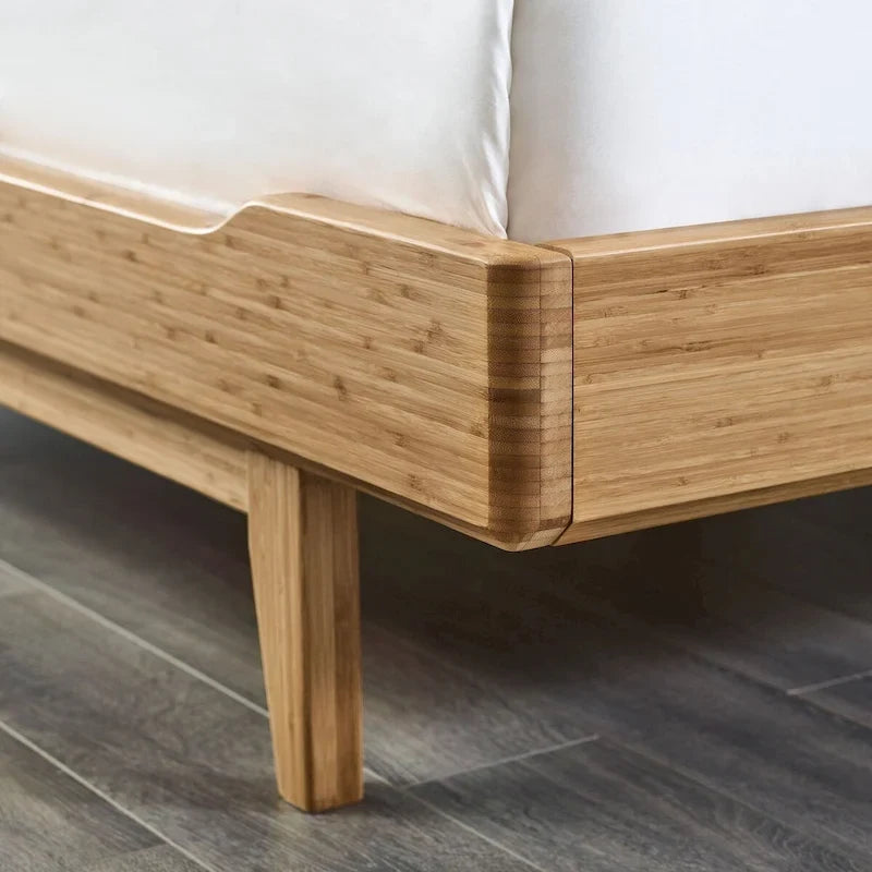 Chambre queen avec commode en bois doré