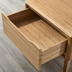 Chambre queen avec commode en bois doré