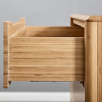 Chambre queen avec commode en bois doré